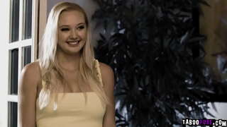 Milf Lauren Phillips en geile tiener Paisley Porter nemen van bochten rijden Dick Chibbles grote man van vlees