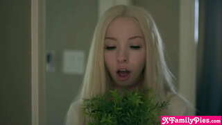 Con gái trẻ nhỏ, em không thể dừng lại nam những