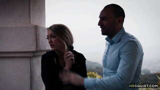 Malaking titi fucks ang mga mahihirap na batang babae na brown