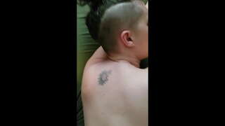 Asistir a un afeccionado moza obter a súa aparvado e buceta cuberto máis e máis