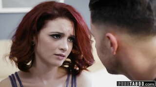 Escort Insisterer På At Sutte Pik I Den Offentlige Badeværelse