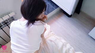 Туранхай гайхмаар хар үстэй нь тачаангуй bodysuit болон шил хайртай байх омогтой, биеэ, хөхүүл нь дик, мэдрэмж нь дик түүний бага pussy хүртэл тэр авдаг булэг чихэрлэг хулан