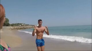 Óga Kitty Grá maith a bang guys i lár na tíre!